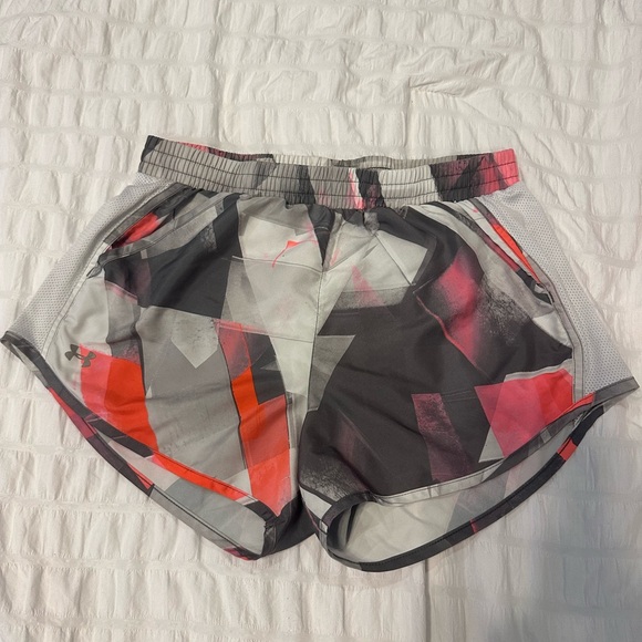 Under Armour Pants - Under Armour Women’s Multicolor Abstract HeatGear Athletic Shorts